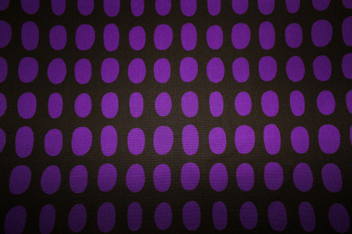 Designerbaumwollstoff Spot Brombeere (10 cm)